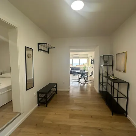 Paula Apartman *